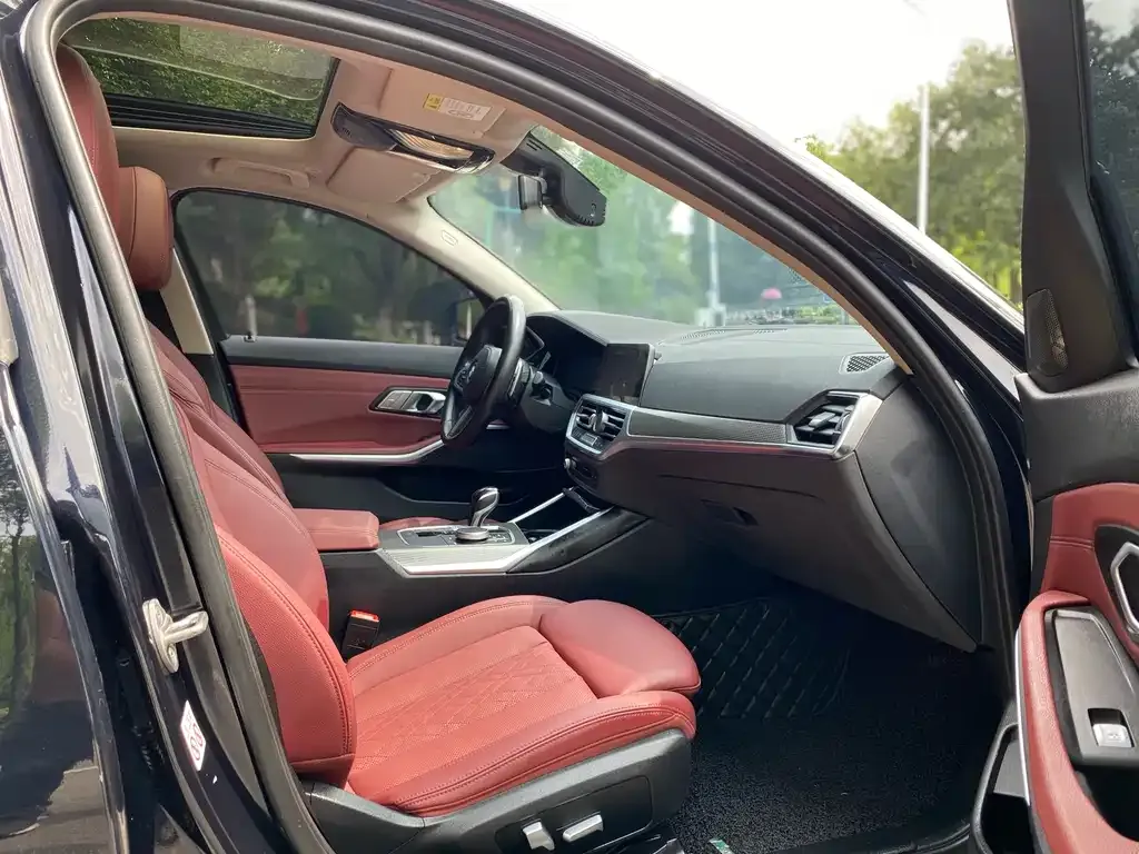 BMW 3 Series 2022 из CN, фото 2