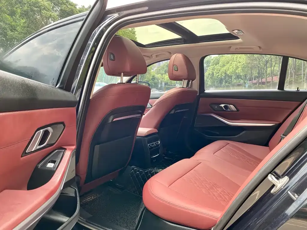 BMW 3 Series 2022 из CN, фото 6
