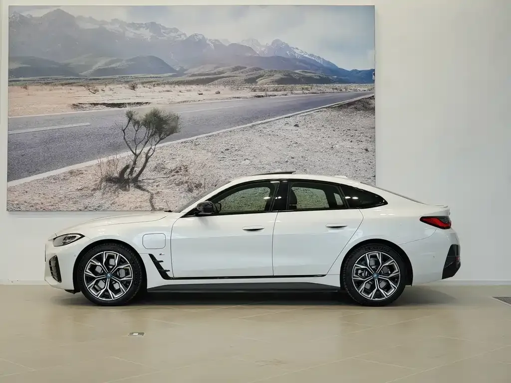 BMW i4 2023 из CN, фото 9