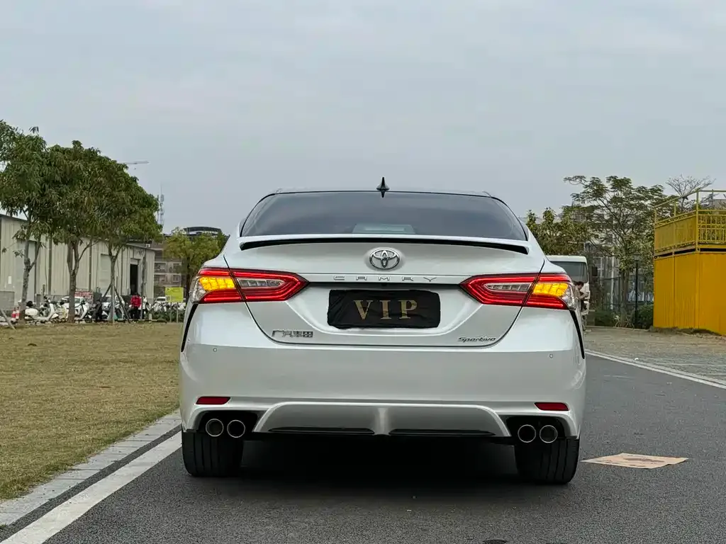Toyota Camry — фото 9