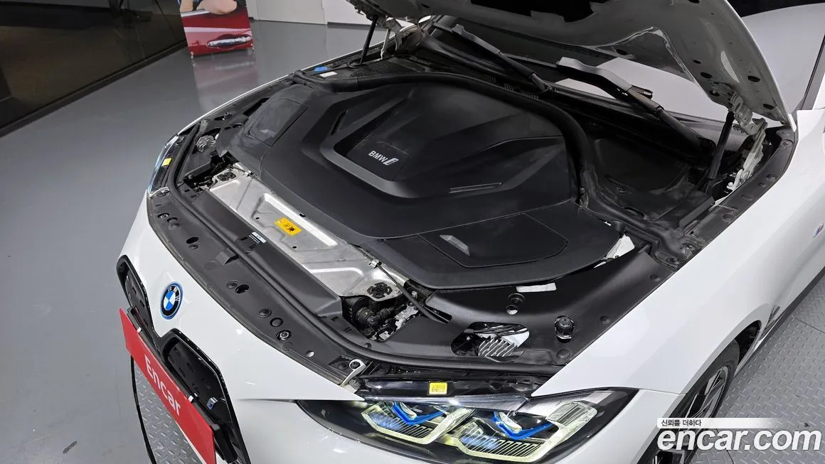 BMW i4 — фото 10