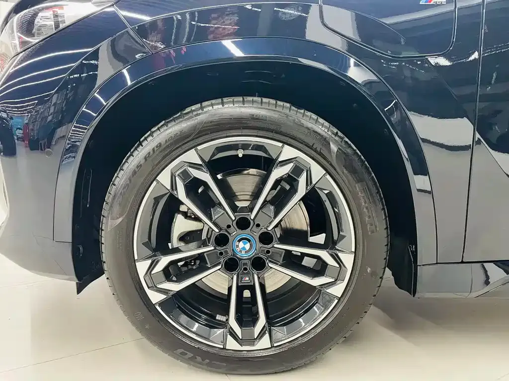 BMW iX1 2025 из CN, фото 8