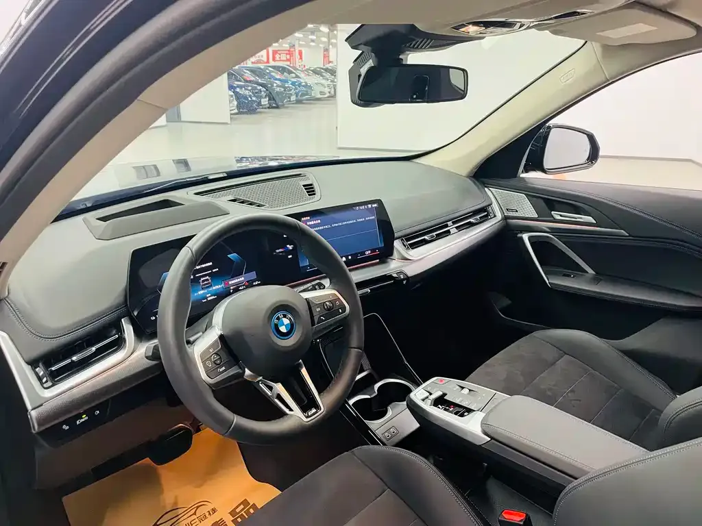 BMW iX1 2025 из CN, фото 2