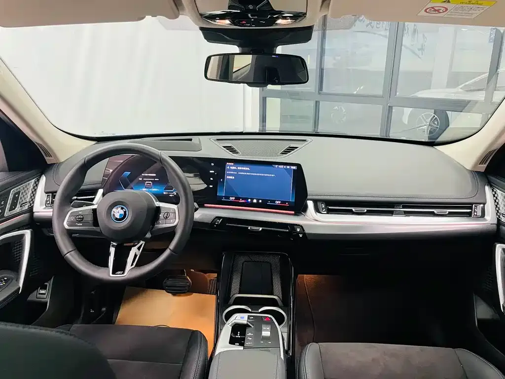 BMW iX1 2025 из CN, фото 4