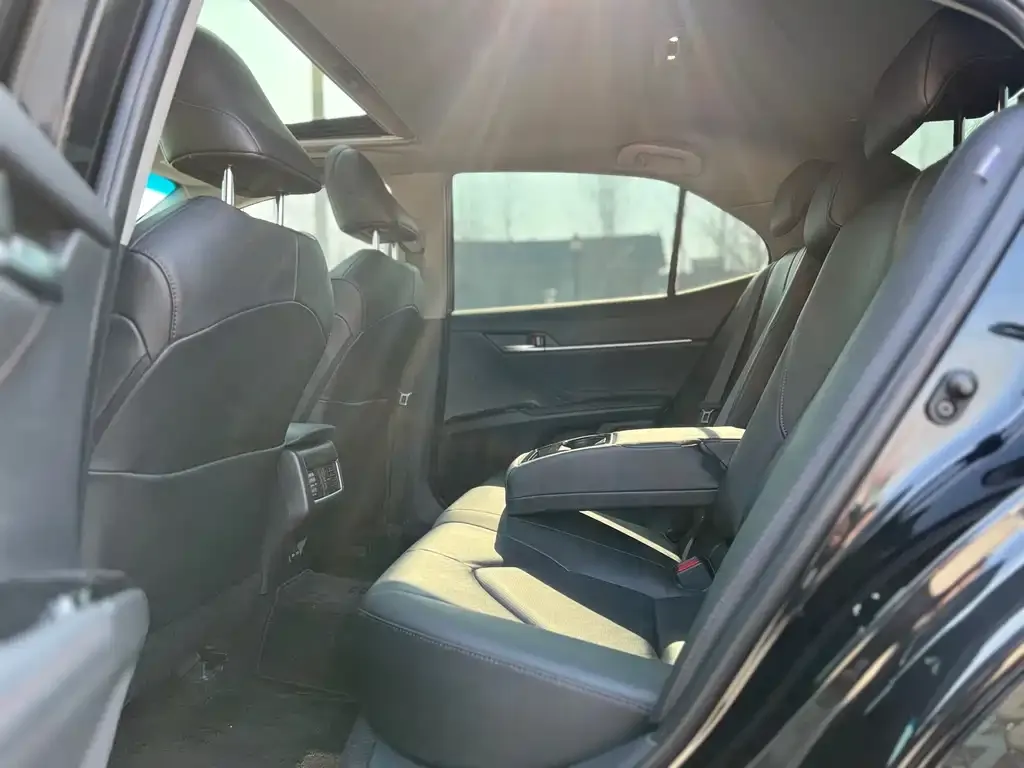 Toyota Camry 2024 из CN, фото 2