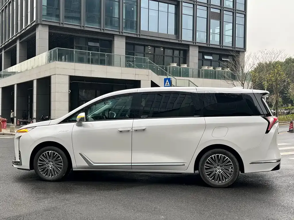 Buick GL8 Hybrid 2025 из CN, фото 3