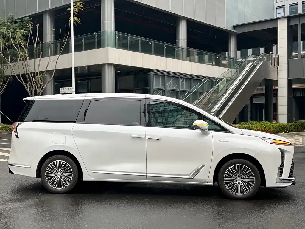 Buick GL8 Hybrid 2025 из CN, фото 6