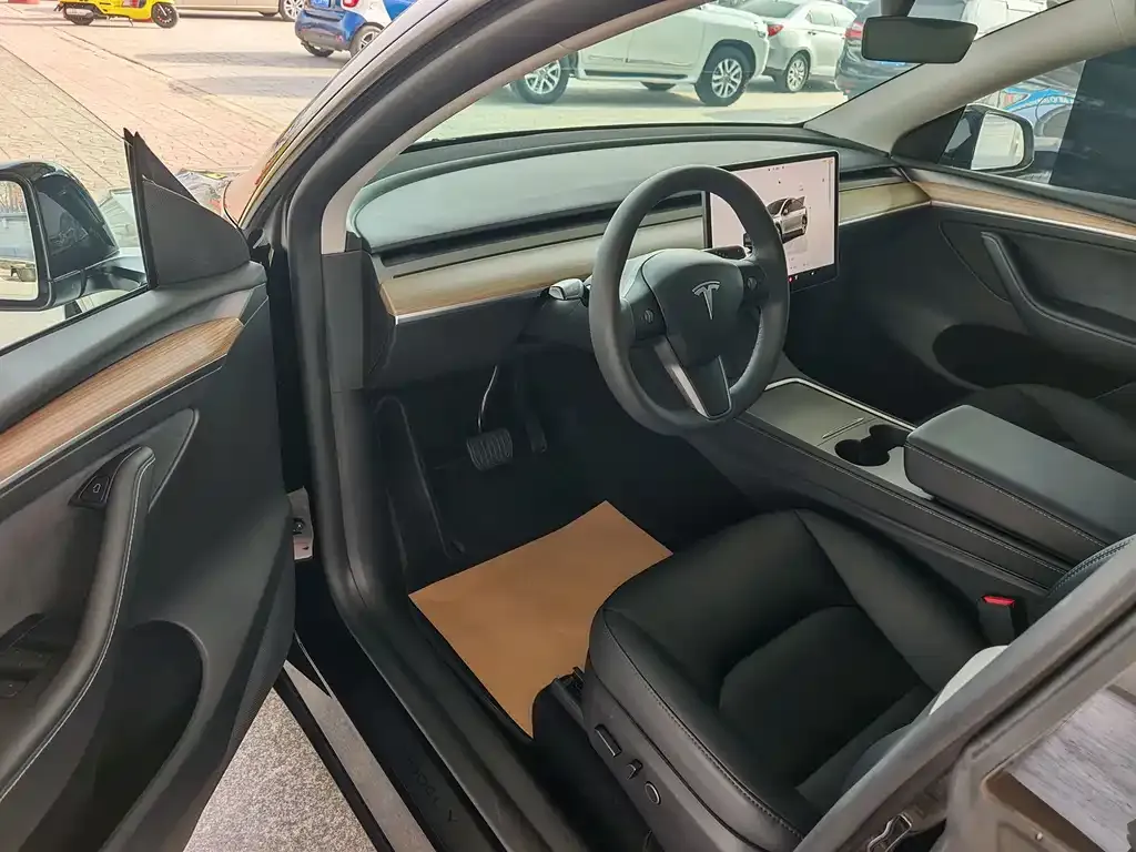 Tesla Model Y 2023 из CN, фото 3