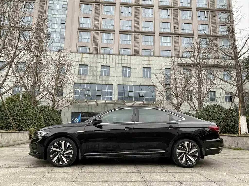 Volkswagen Passat 2023 из CN, фото 10