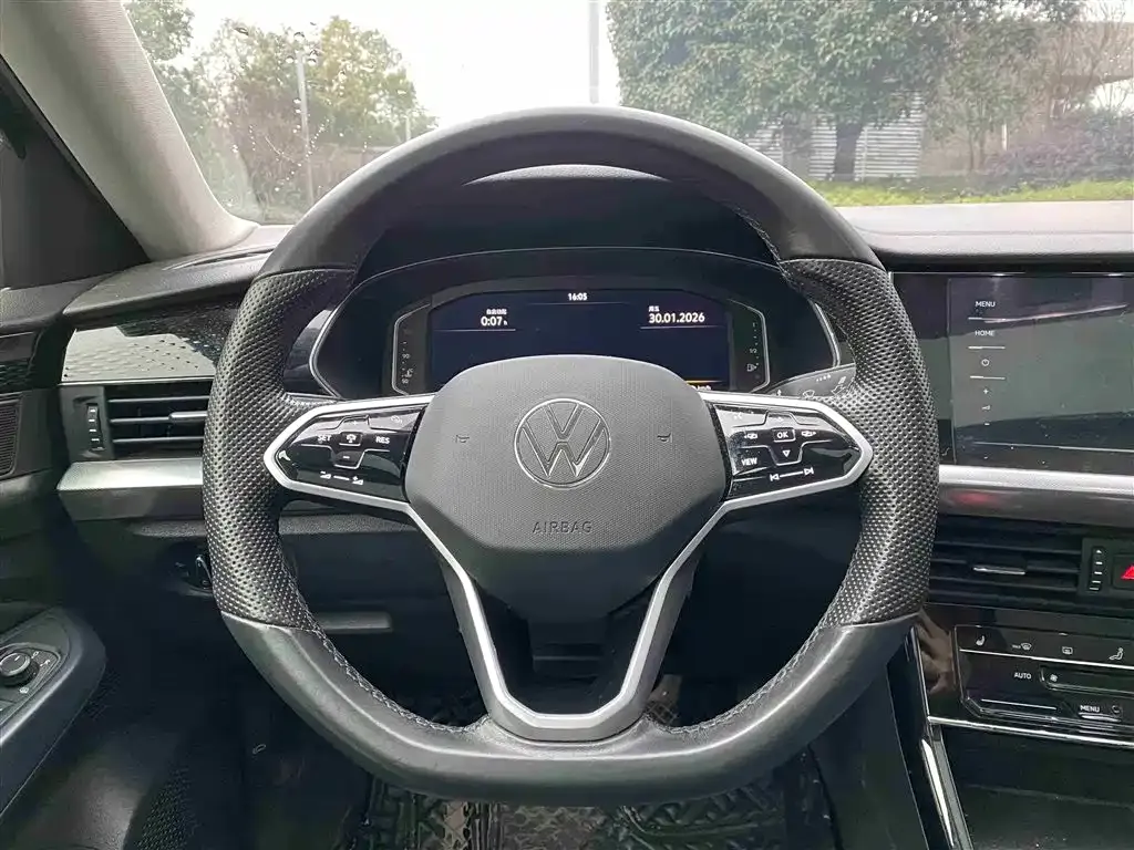 Volkswagen Passat 2023 из CN, фото 2