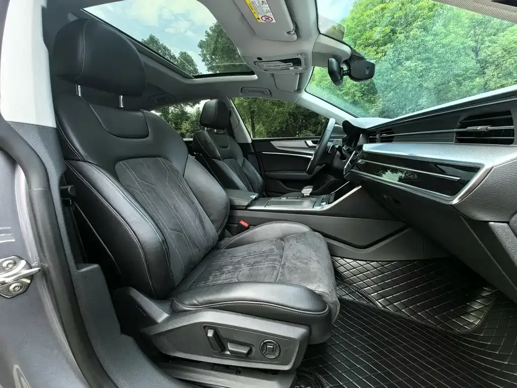 Audi A7L 2022 из CN, фото 4