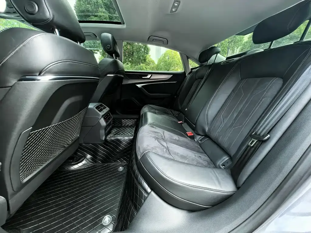 Audi A7L 2022 из CN, фото 10