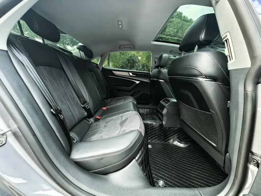 Audi A7L 2022 из CN, фото 5