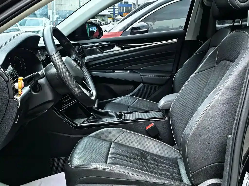 Volkswagen Passat 2024 из CN, фото 10
