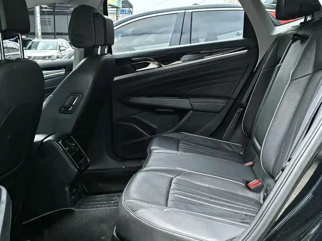 Volkswagen Passat 2024 из CN, фото 5