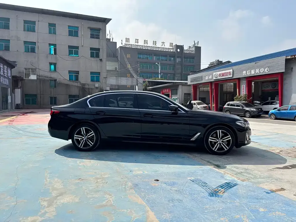 BMW 5 Series 2023 из CN, фото 10