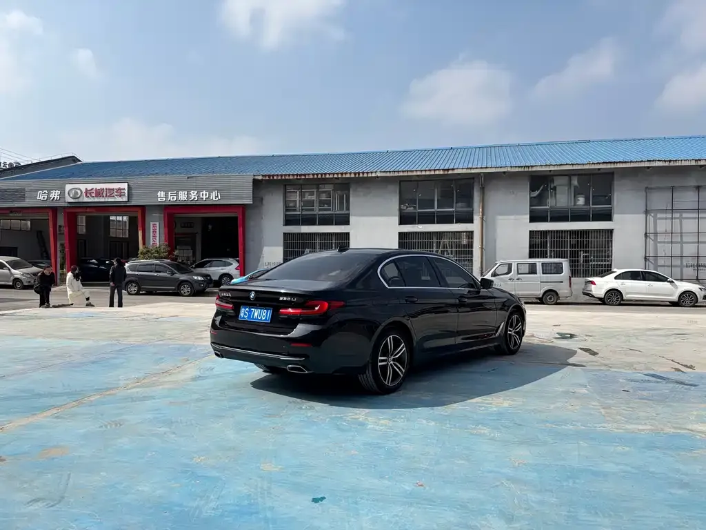 BMW 5 Series 2023 из CN, фото 3