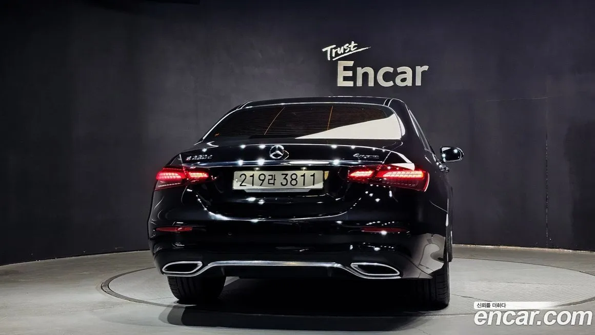 Mercedes-Benz E-Class — фото 5