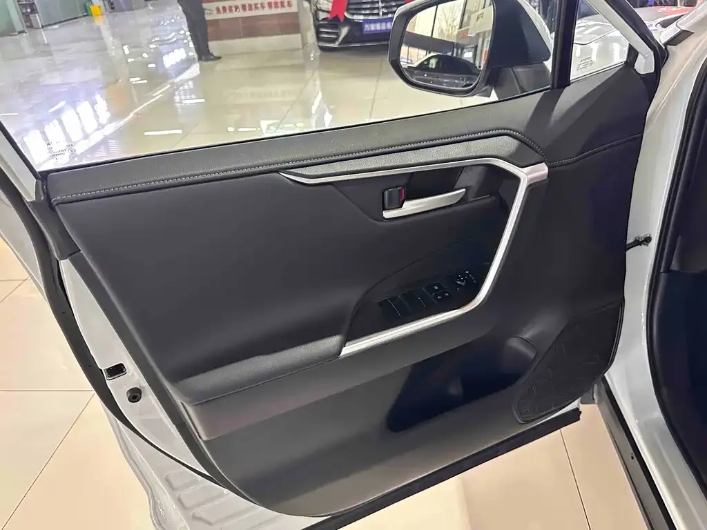 Toyota Wildlander 2023 из CN, фото 7