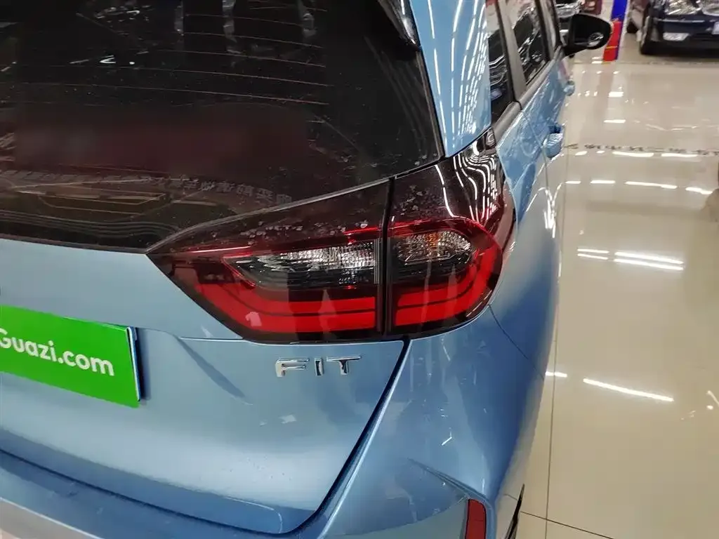 Honda Fit — фото 10