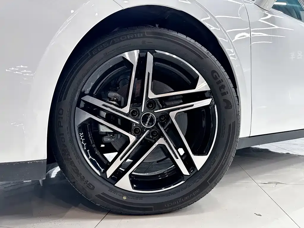 Roewe D7 — фото 4