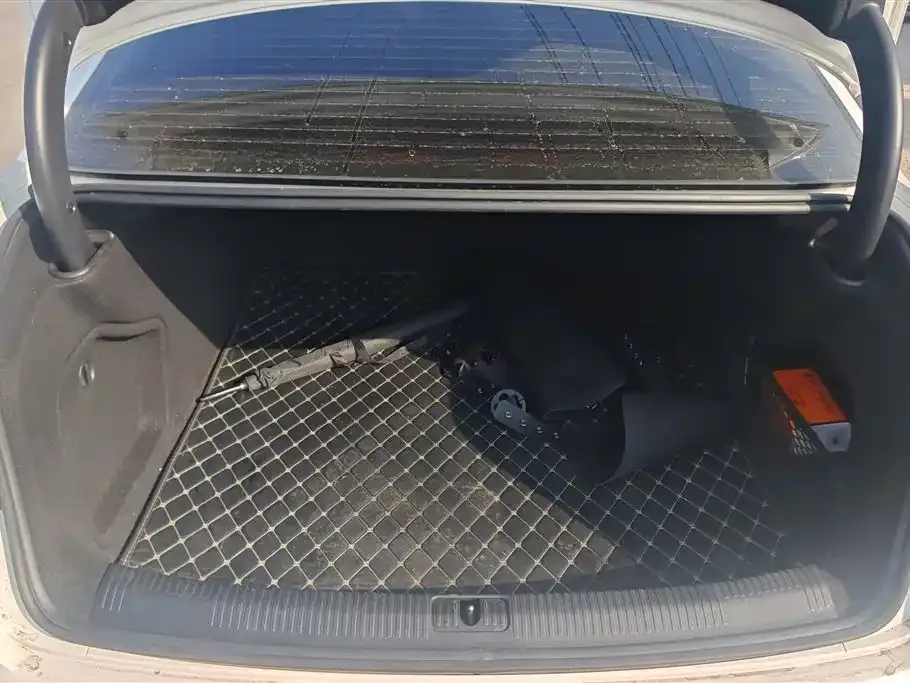 Audi A4L 2021 из CN, фото 8