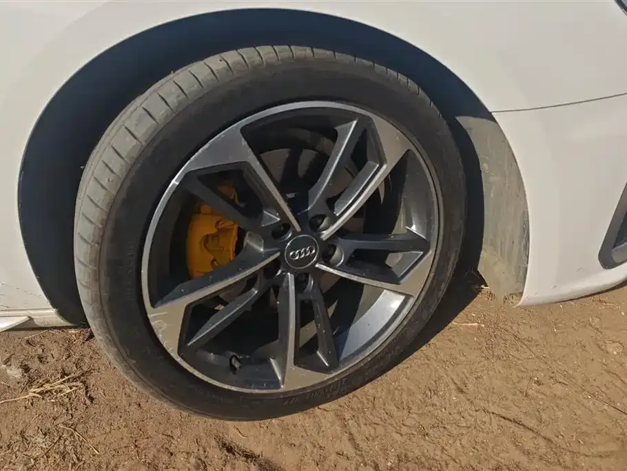 Audi A4L 2021 из CN, фото 9