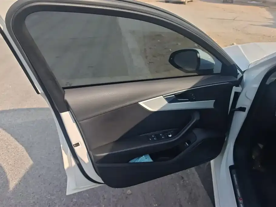 Audi A4L 2021 из CN, фото 6