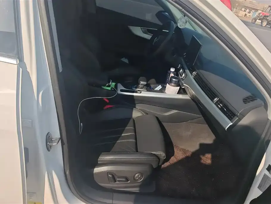 Audi A4L 2021 из CN, фото 3