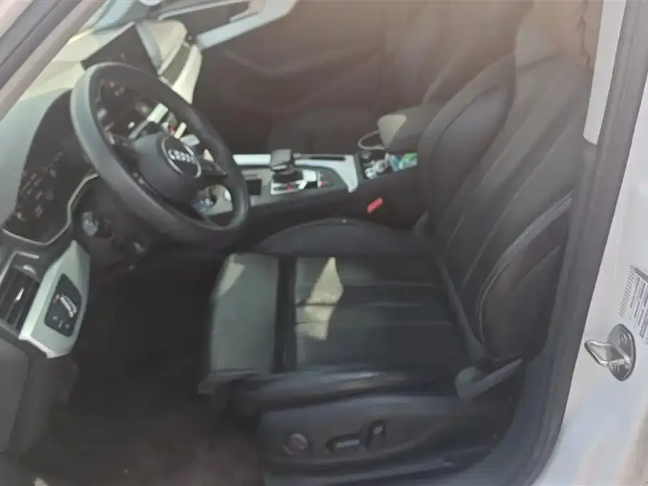 Audi A4L 2021 из CN, фото 2