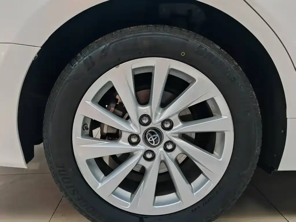 Toyota Camry 2023 из CN, фото 2