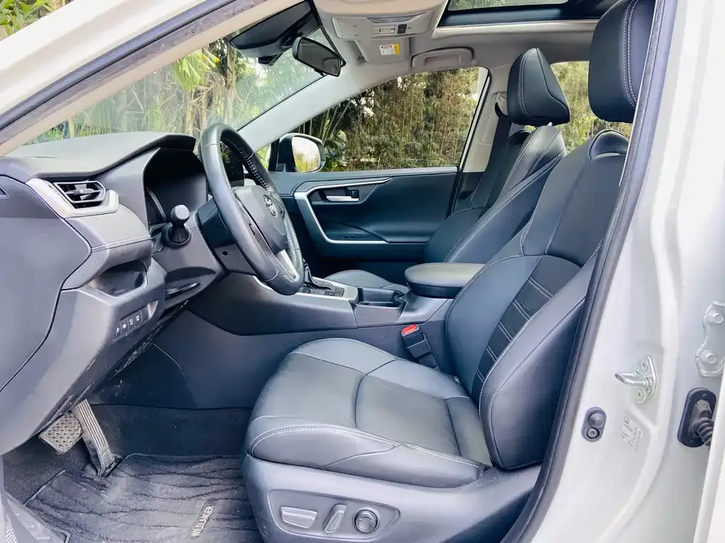 Toyota Wildlander 2023 из CN, фото 9