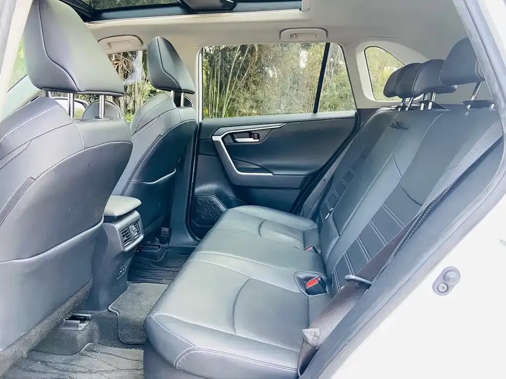 Toyota Wildlander 2023 из CN, фото 8
