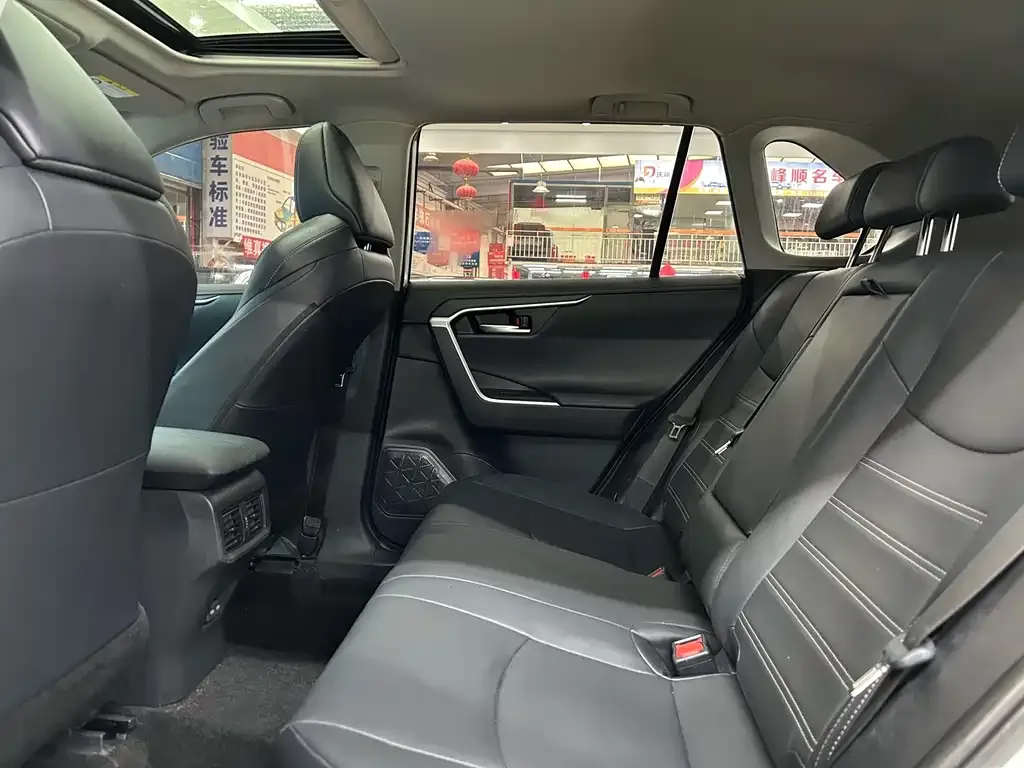 Toyota Wildlander 2022 из CN, фото 3