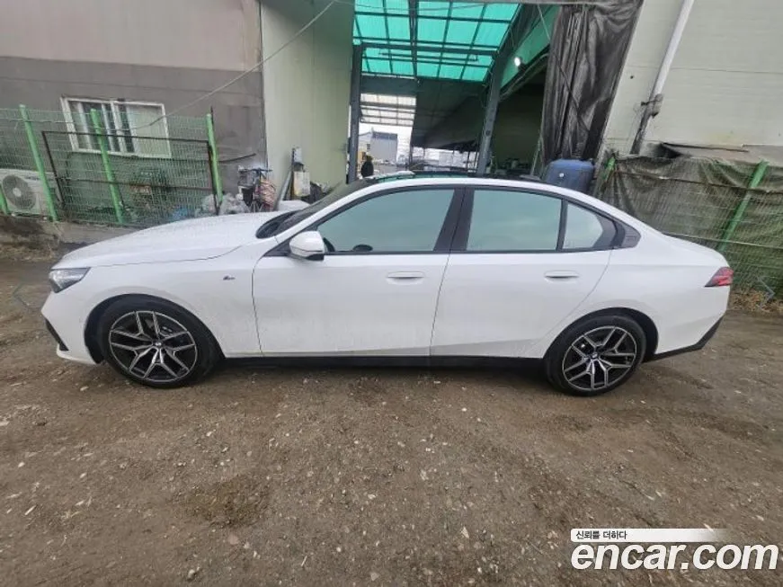 BMW 5-Series 2024 из KR, фото 9