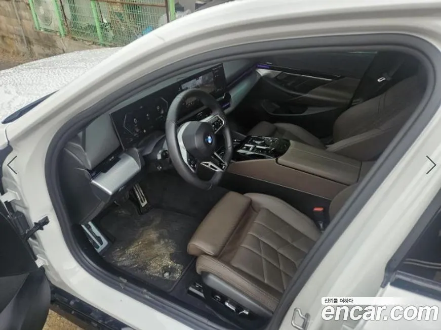 BMW 5-Series 2024 из KR, фото 2