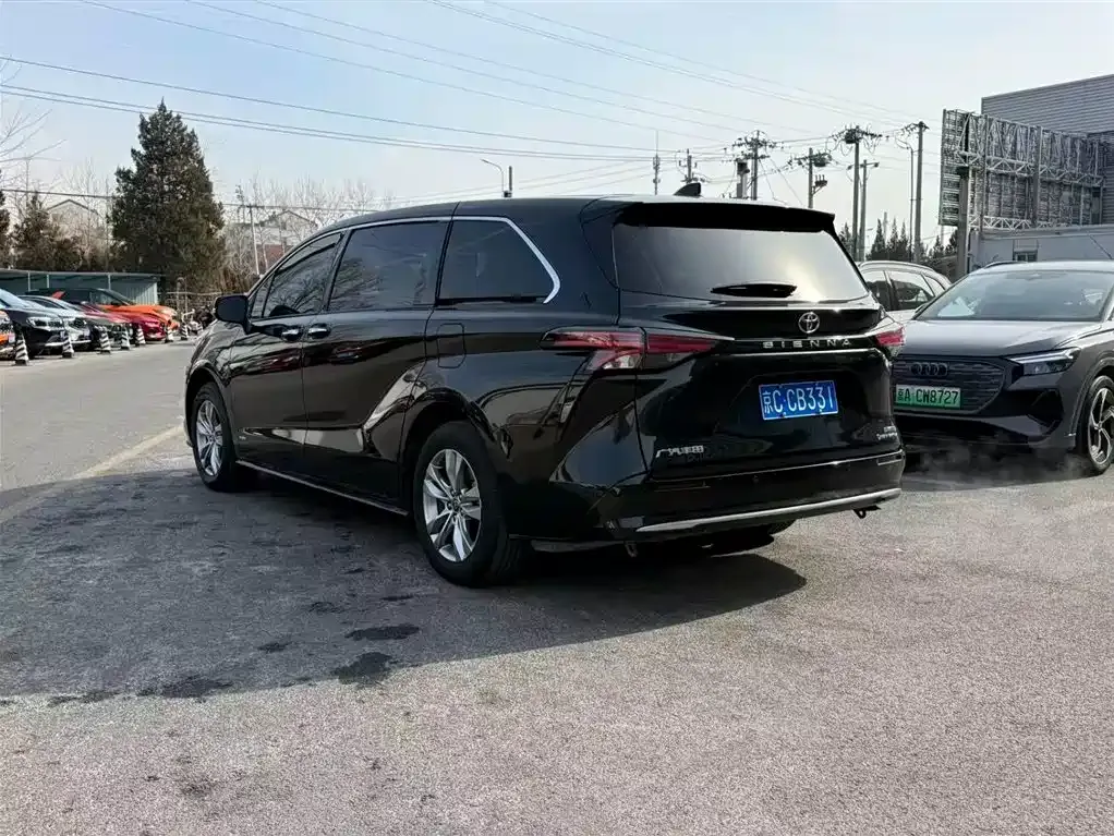 Toyota Sienna — фото 8