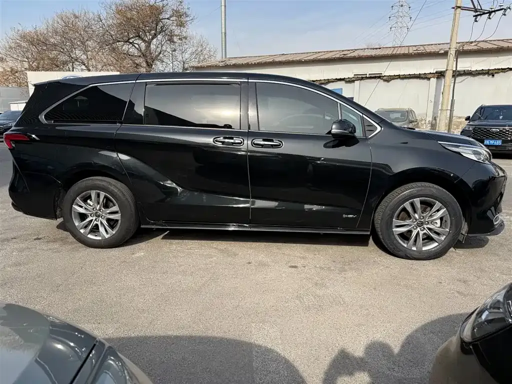 Toyota Sienna — фото 7