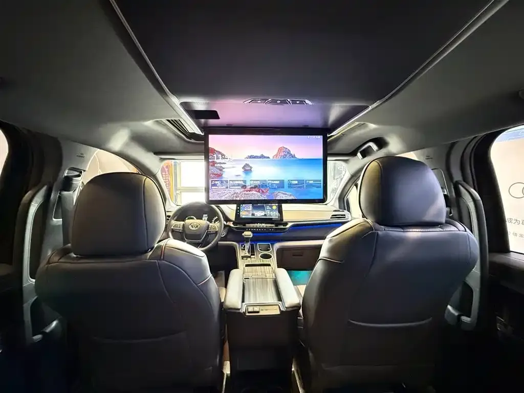 Toyota Sienna — фото 4