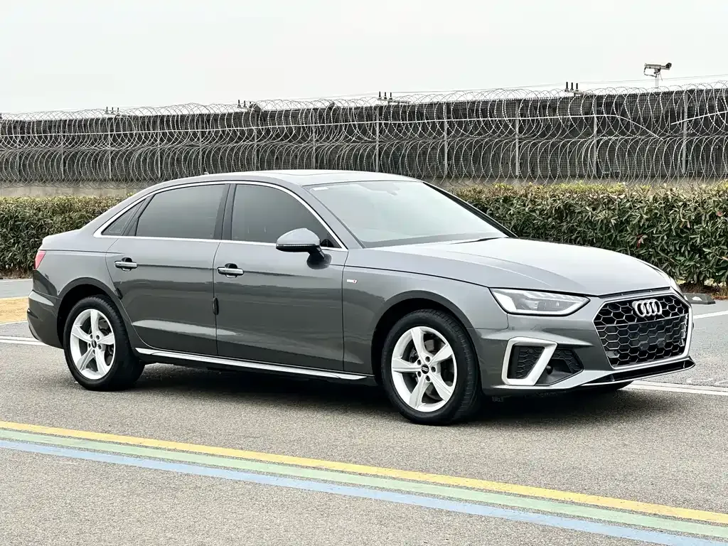 Audi A4L 2022 из CN, фото 4