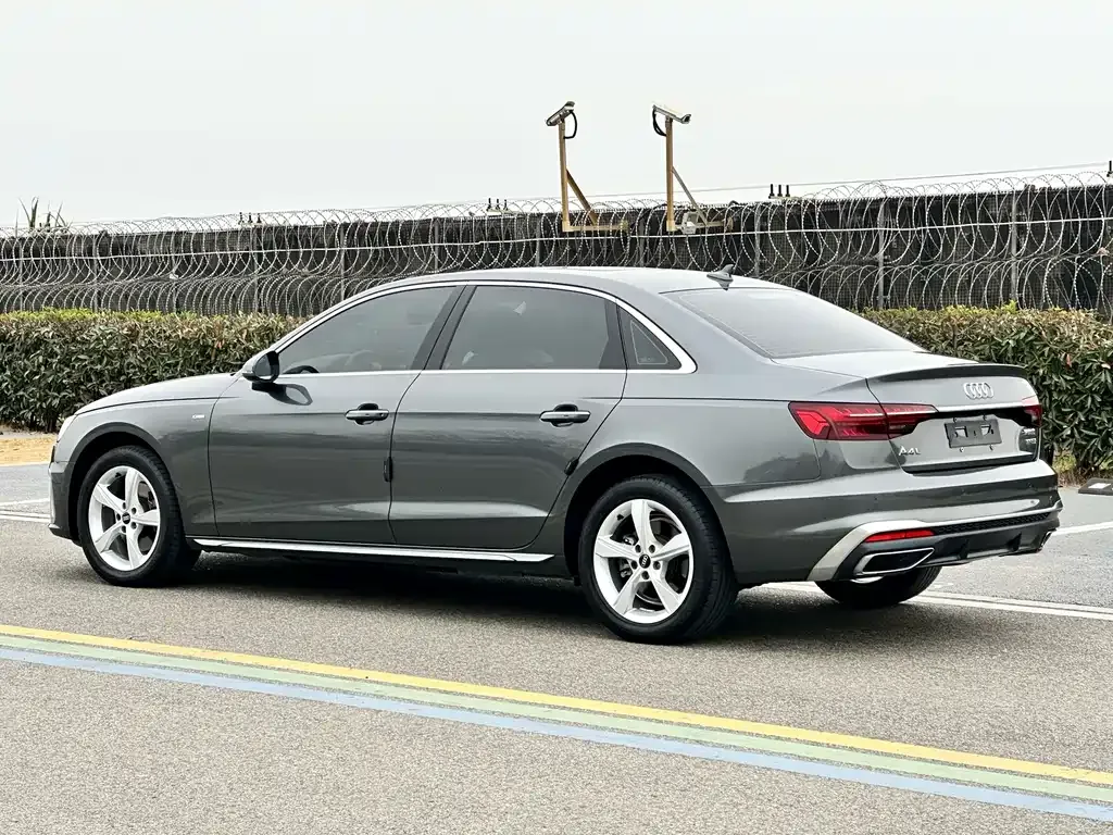 Audi A4L 2022 из CN, фото 9