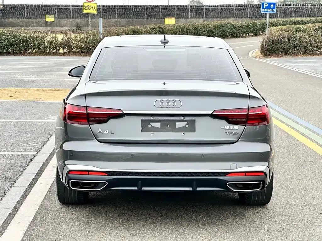 Audi A4L 2022 из CN, фото 7