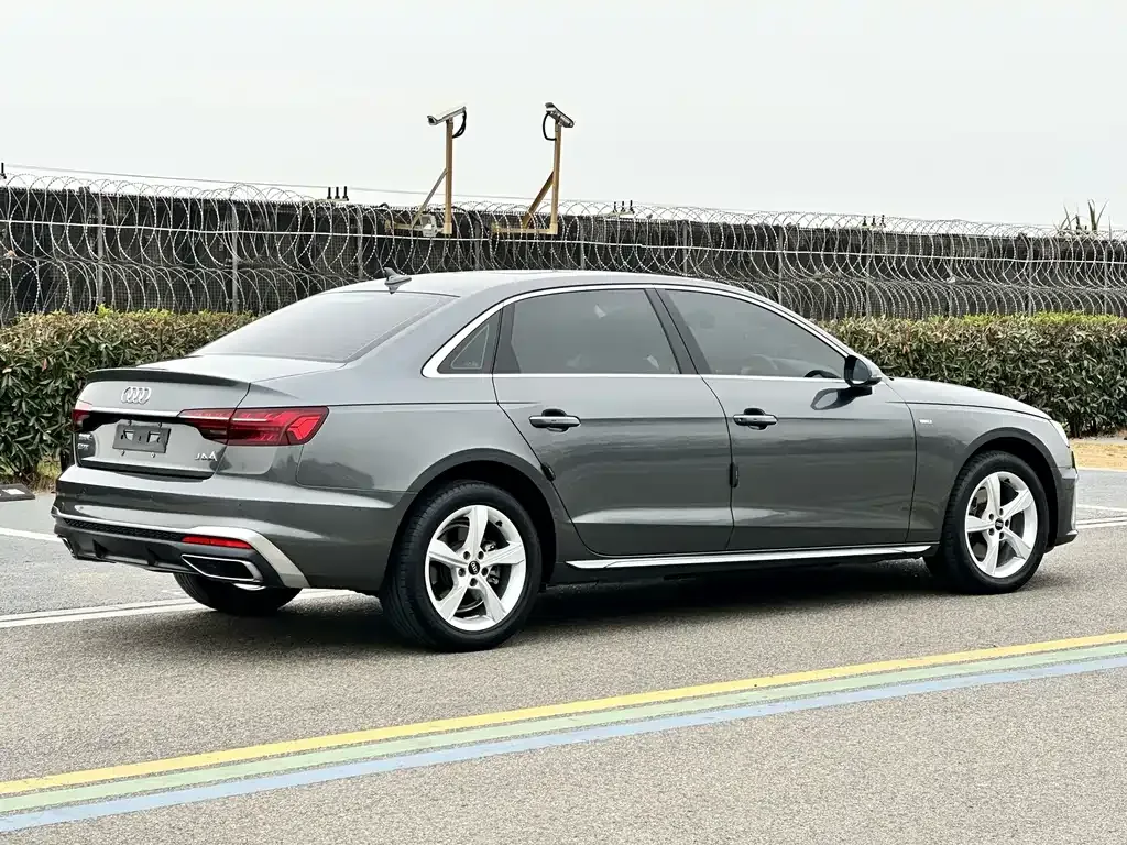 Audi A4L 2022 из CN, фото 8