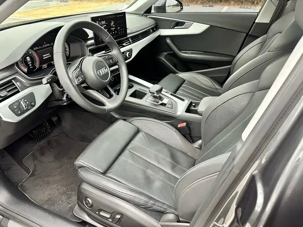 Audi A4L 2022 из CN, фото 2