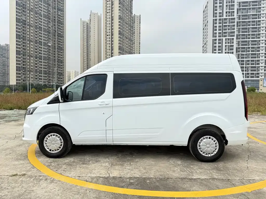 Ford Transit 2023 из CN, фото 2
