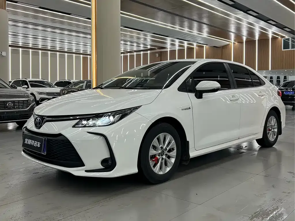 Toyota Corolla 2024 из CN, фото 1