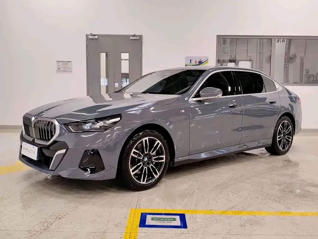 BMW 5 Series 2025 из CN, фото 1