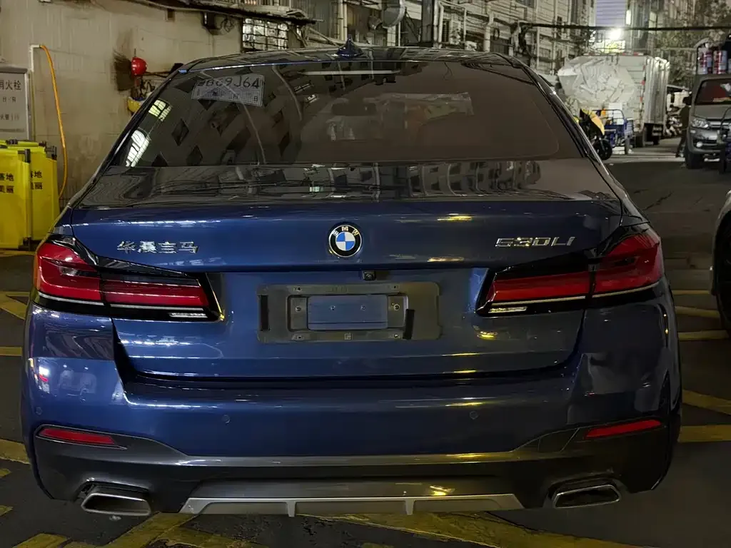 BMW 5 Series 2022 из CN, фото 2