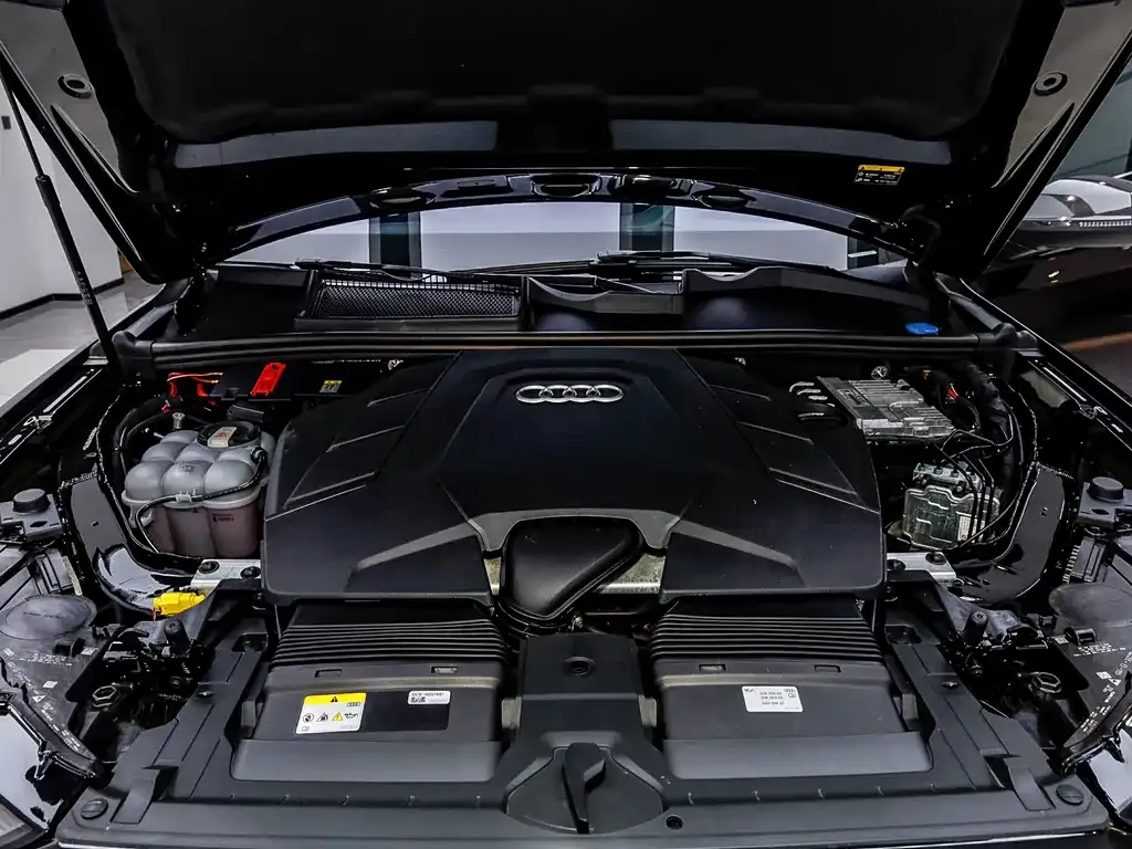 Audi Q7 2023 из CN, фото 8