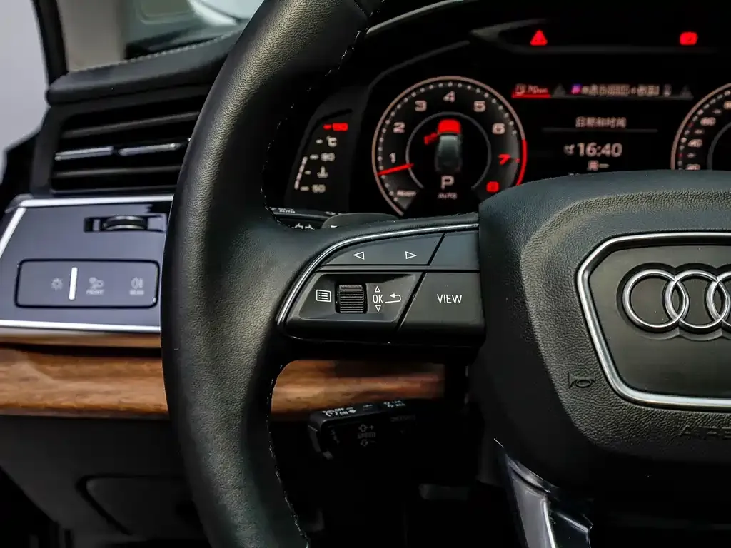 Audi Q7 2023 из CN, фото 2